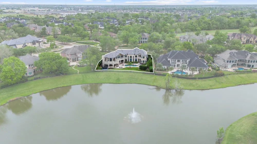 9 Waters Lake Boulevard Missouri City, TX 77459