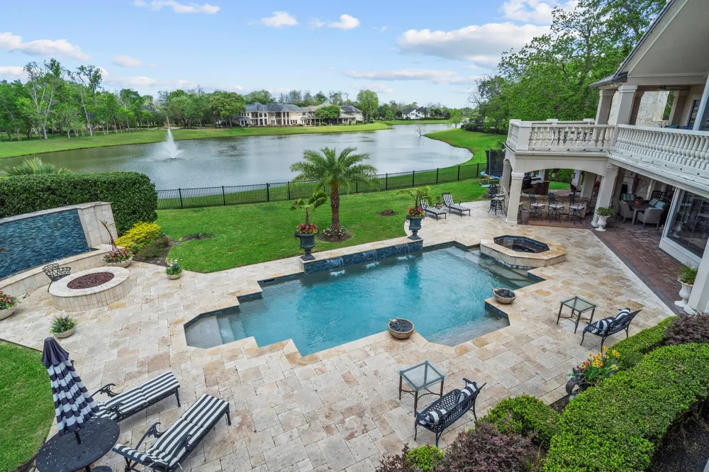 9 Waters Lake Boulevard Missouri City, TX 77459