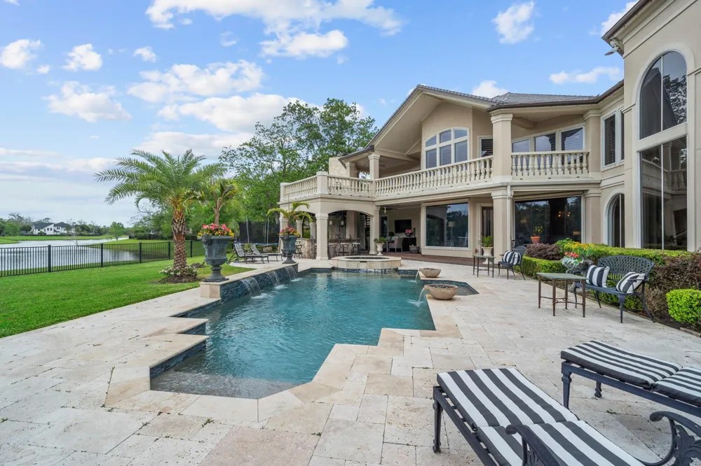 9 Waters Lake Boulevard Missouri City, TX 77459