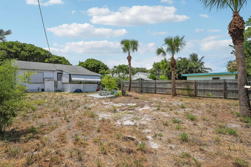 1222 L STREET Lake Worth, FL 33460