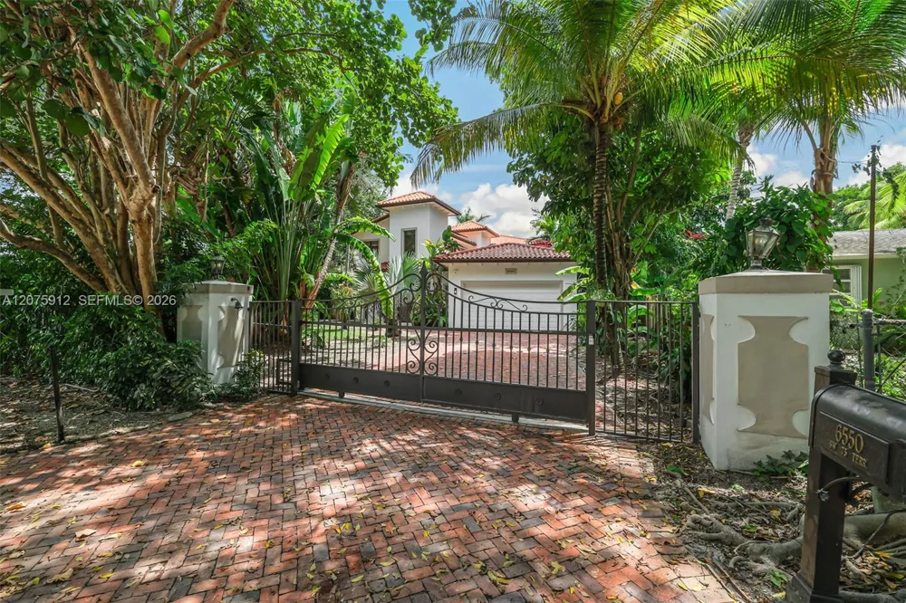 6550 SW 75th Ter South Miami, FL 33143
