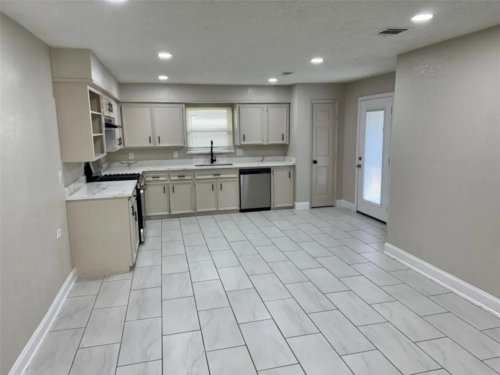 6321 Apache Drive Pasadena, TX 77503