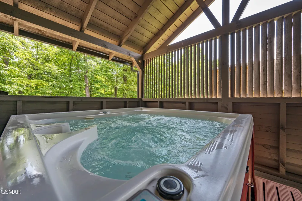 3619 Country Pines Way Sevierville, TN 37876