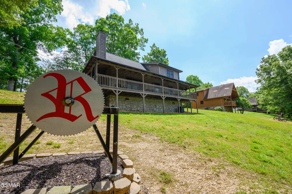3619 Country Pines Way Sevierville, TN 37876