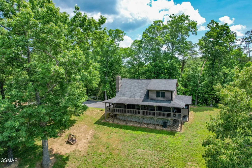 3619 Country Pines Way Sevierville, TN 37876
