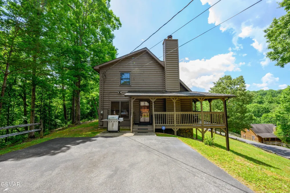 3619 Country Pines Way Sevierville, TN 37876
