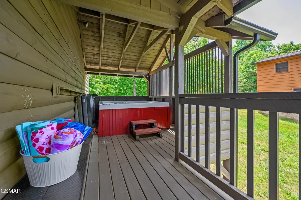 3619 Country Pines Way Sevierville, TN 37876