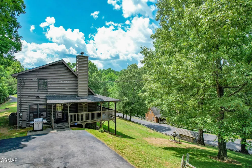 3619 Country Pines Way Sevierville, TN 37876
