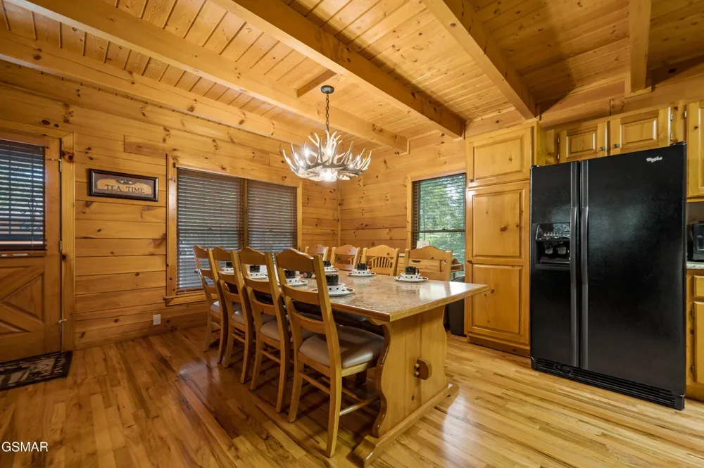 3619 Country Pines Way Sevierville, TN 37876