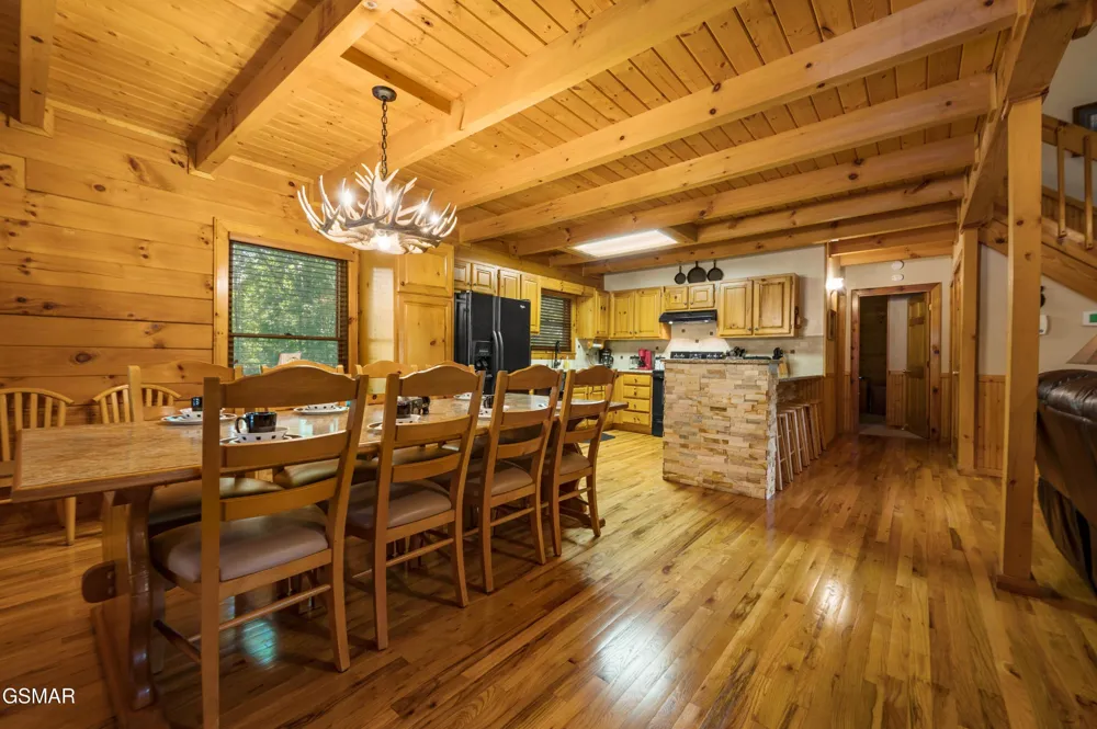 3619 Country Pines Way Sevierville, TN 37876
