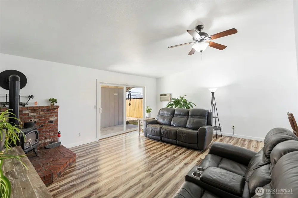 809 4th Avenue NE Chehalis, WA 98532