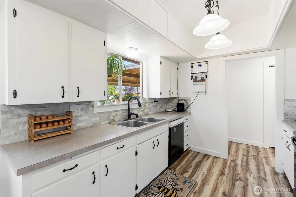 809 4th Avenue NE Chehalis, WA 98532