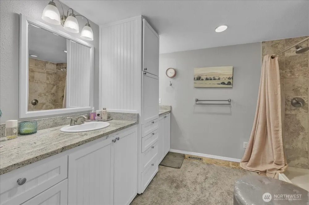 829 Maplewood Avenue Kent, WA 98030