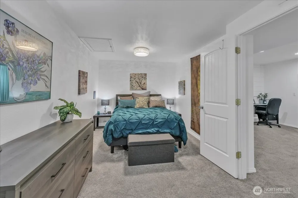 829 Maplewood Avenue Kent, WA 98030