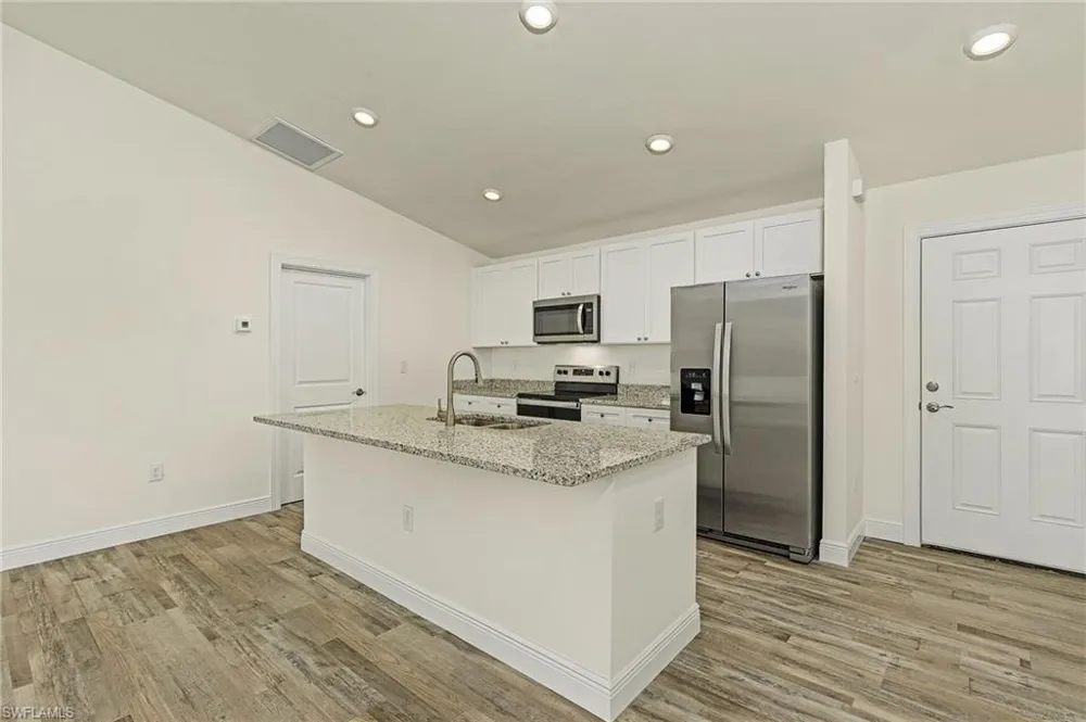2301 NE 8th Place Cape Coral, FL 33909