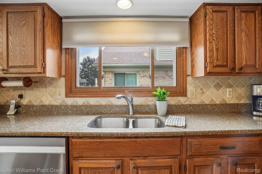 15792 Constitution Drive Macomb Township, MI 48044