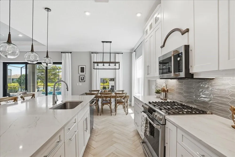 6243 PLATEAU COURT Bradenton, FL 34203
