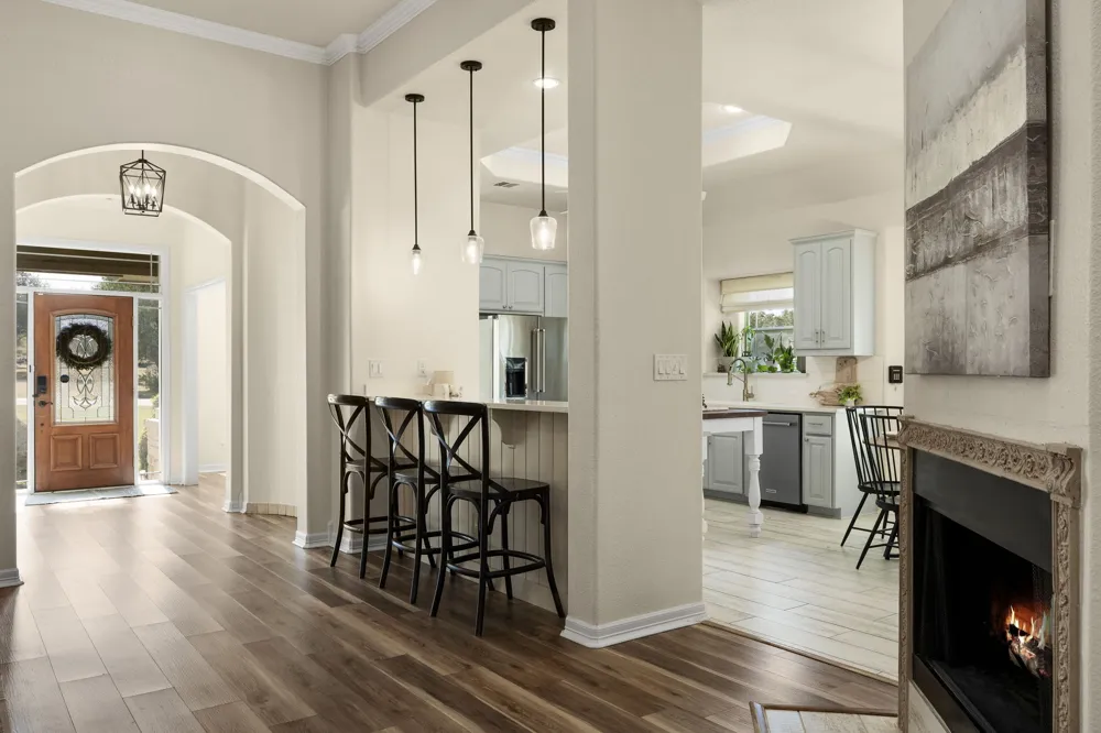 691 Broken Lance Drive Dripping Springs, TX 78620