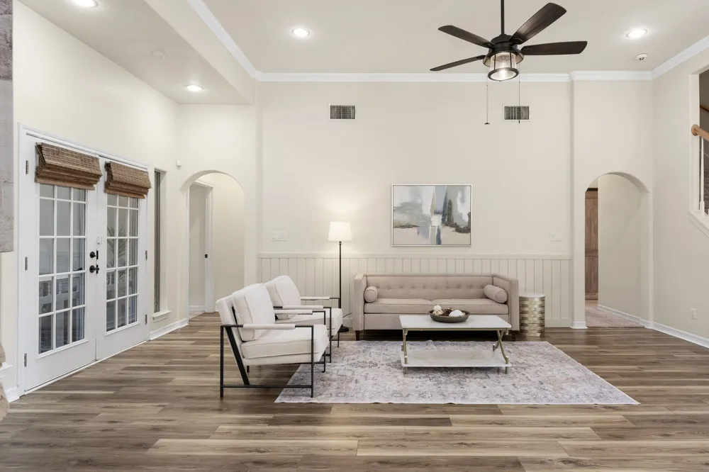 691 Broken Lance Drive Dripping Springs, TX 78620