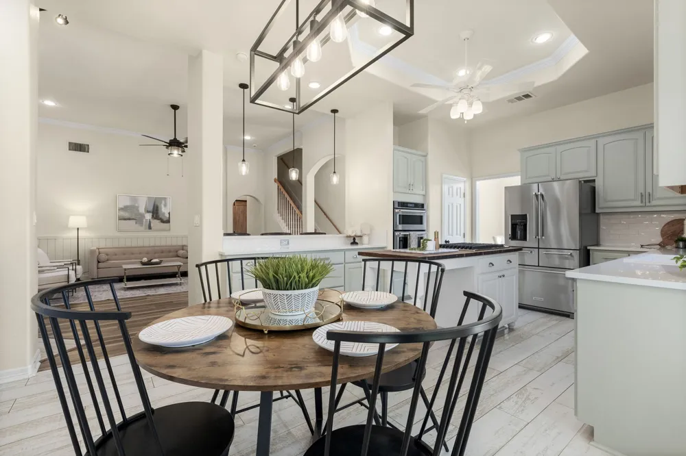 691 Broken Lance Drive Dripping Springs, TX 78620