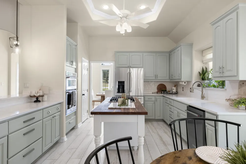 691 Broken Lance Drive Dripping Springs, TX 78620