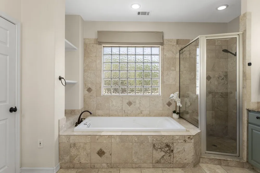 691 Broken Lance Drive Dripping Springs, TX 78620