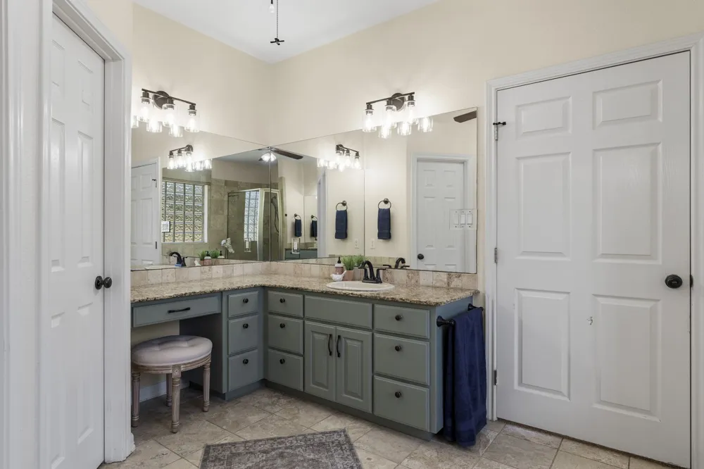 691 Broken Lance Drive Dripping Springs, TX 78620