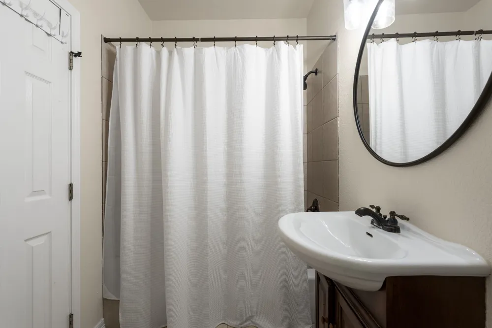 691 Broken Lance Drive Dripping Springs, TX 78620
