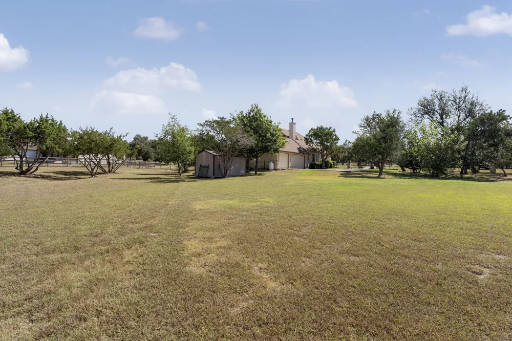 691 Broken Lance Drive Dripping Springs, TX 78620