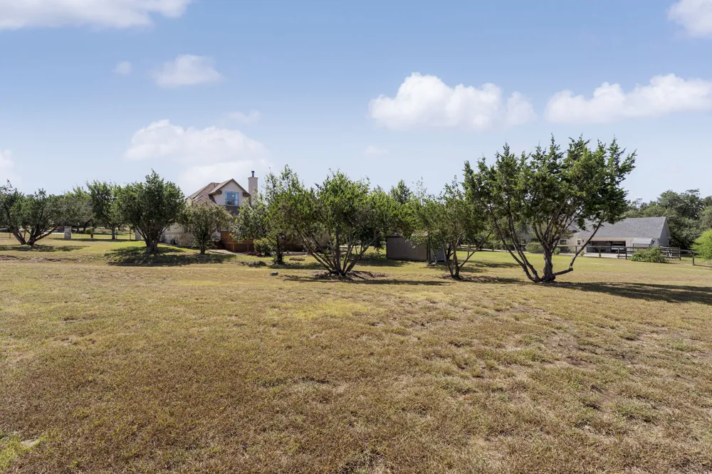691 Broken Lance Drive Dripping Springs, TX 78620