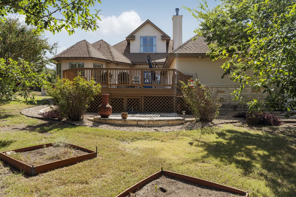 691 Broken Lance Drive Dripping Springs, TX 78620