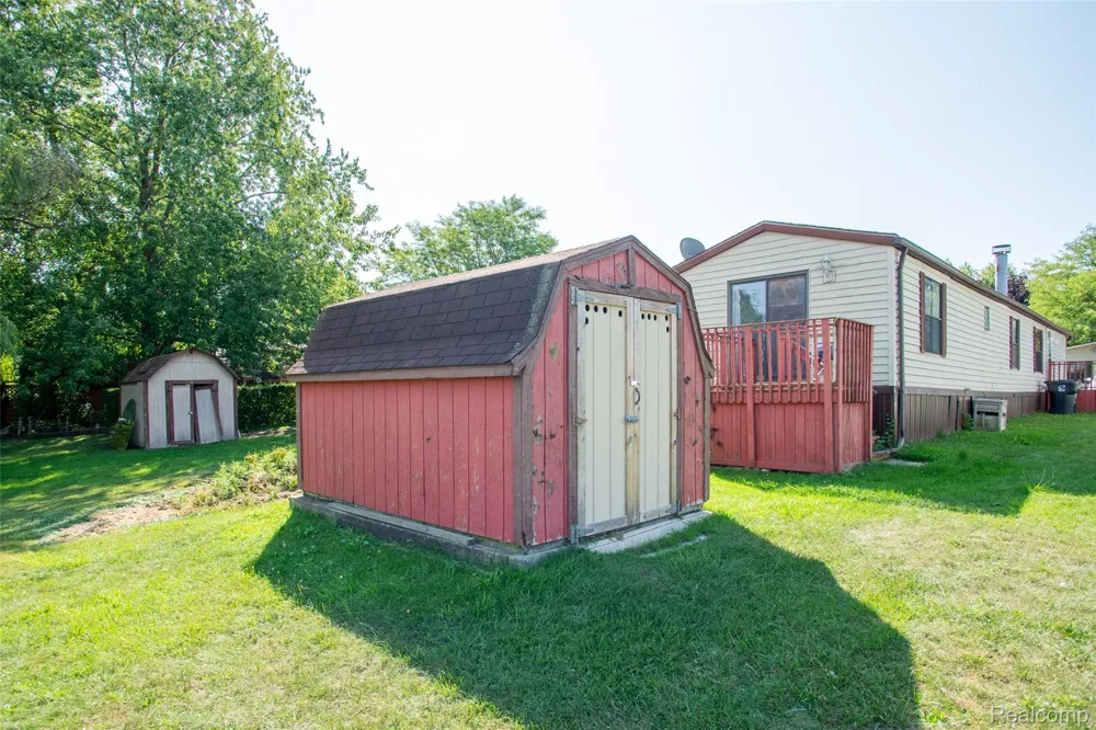 2043 Marmoor Drive Shelby Charter Township, MI 48317