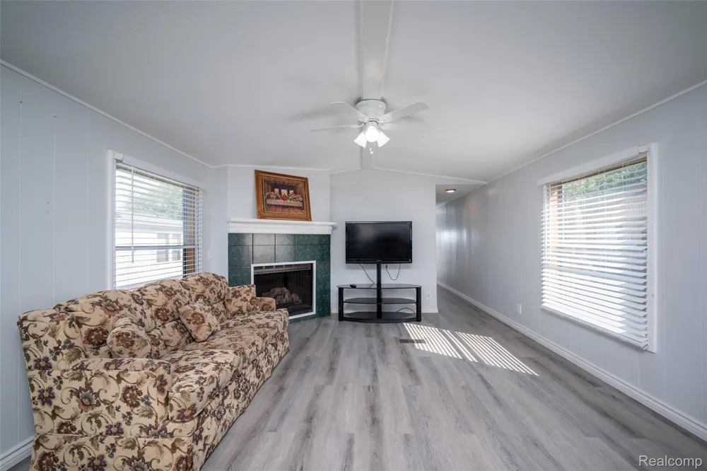 2043 Marmoor Drive Shelby Charter Township, MI 48317