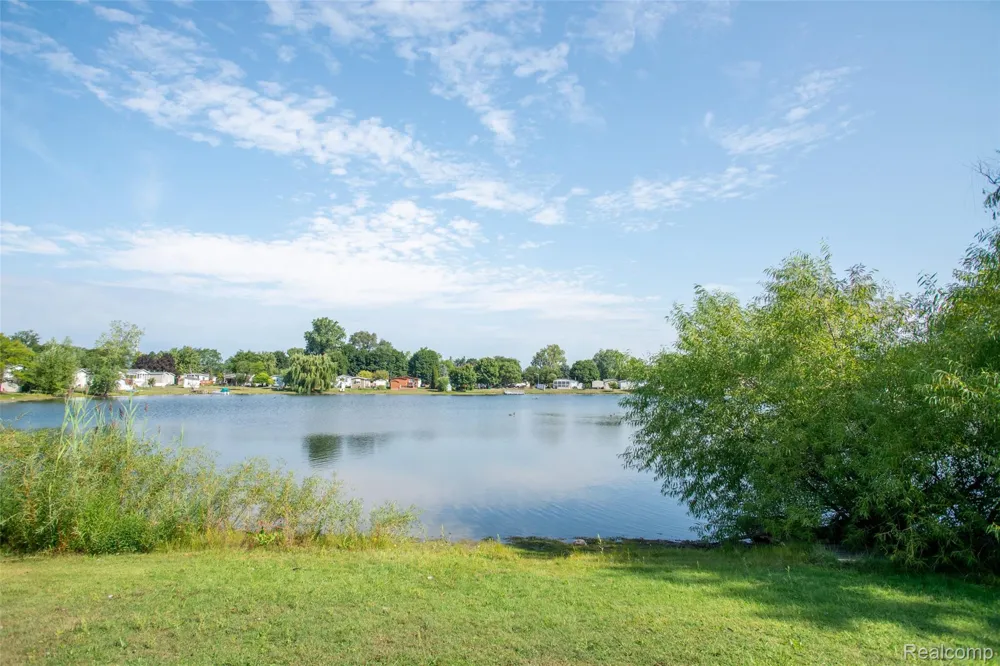 2043 Marmoor Drive Shelby Charter Township, MI 48317