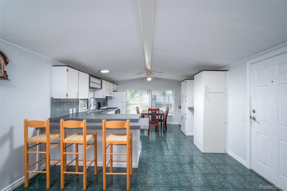 2043 Marmoor Drive Shelby Charter Township, MI 48317