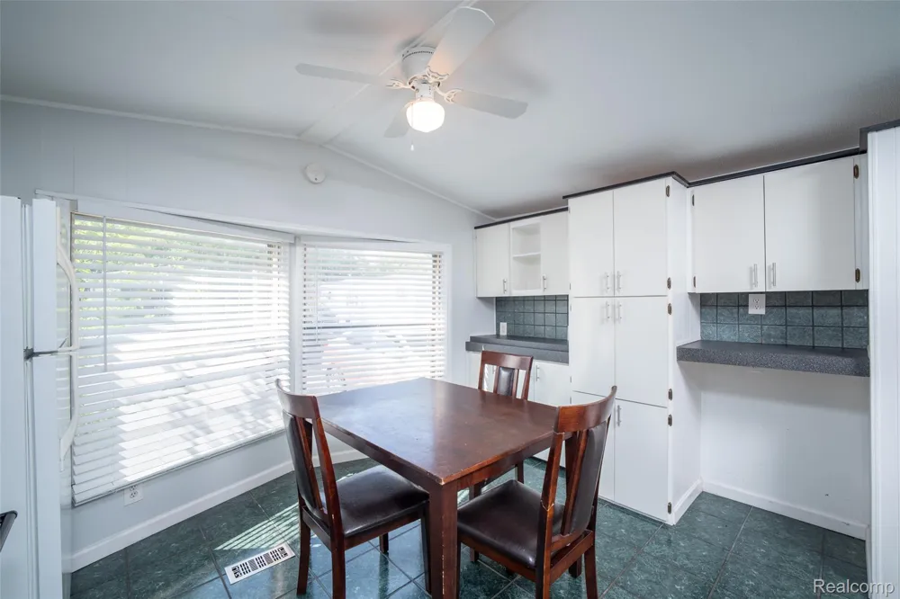 2043 Marmoor Drive Shelby Charter Township, MI 48317