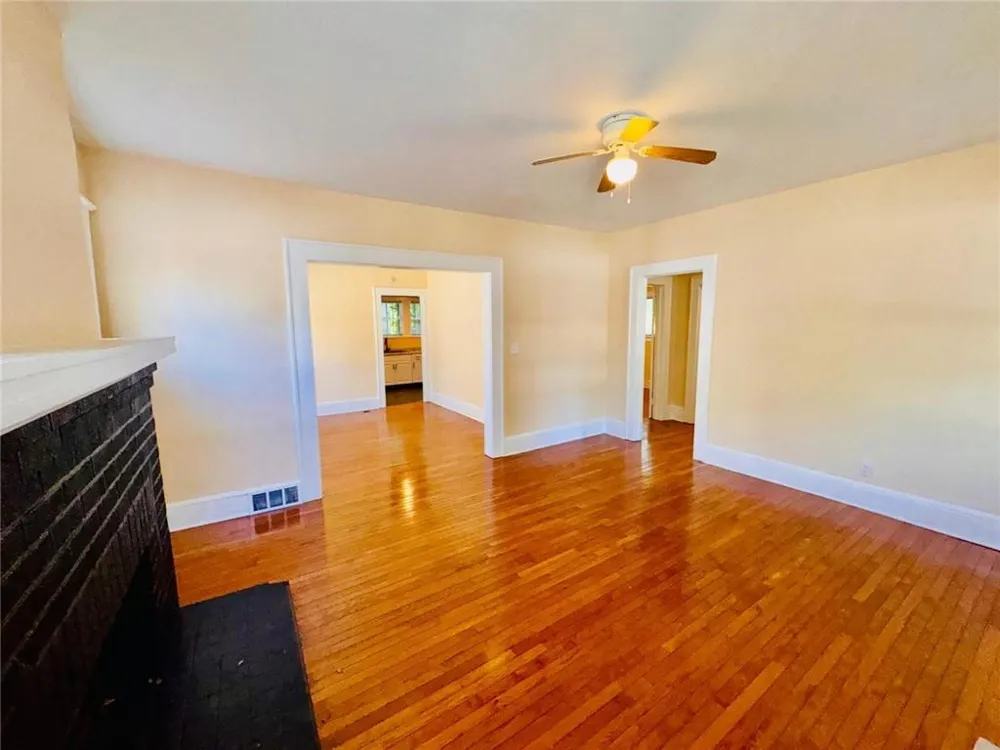880 Cascade Avenue SW Atlanta, GA 30311