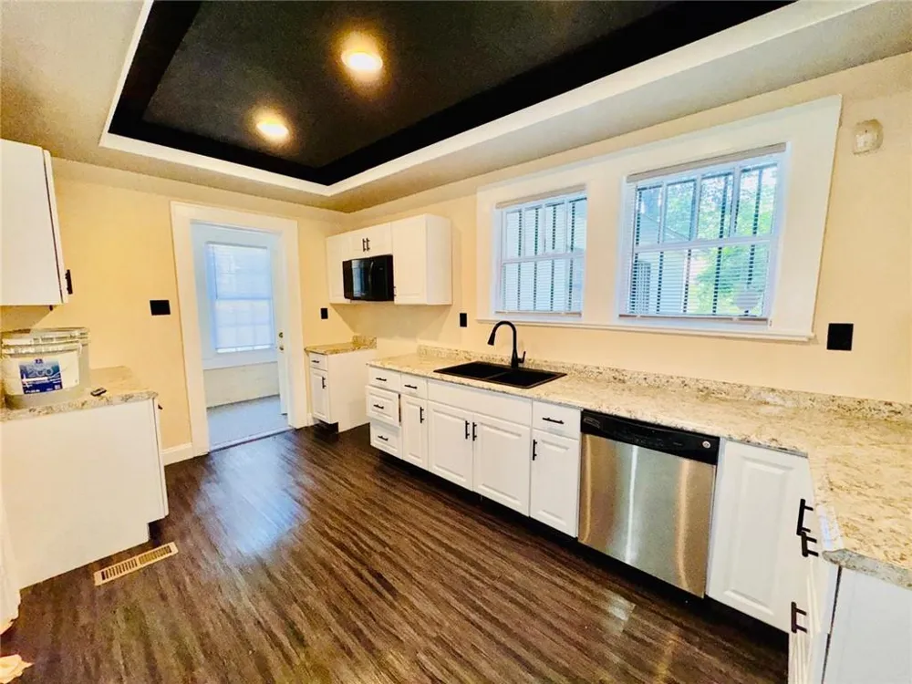 880 Cascade Avenue SW Atlanta, GA 30311