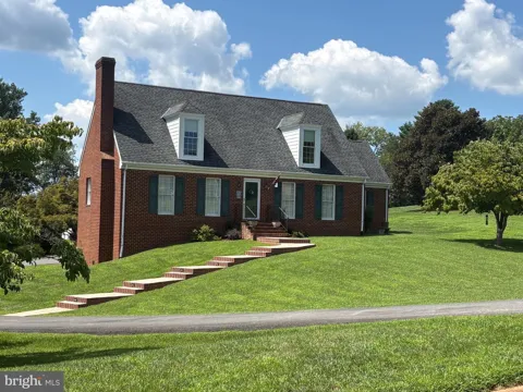 215 BOXLEY LANE