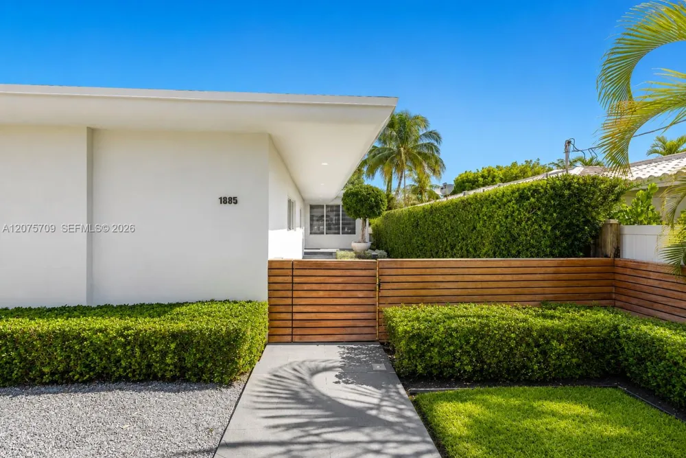 1885 Daytonia Rd Miami Beach, FL 33141