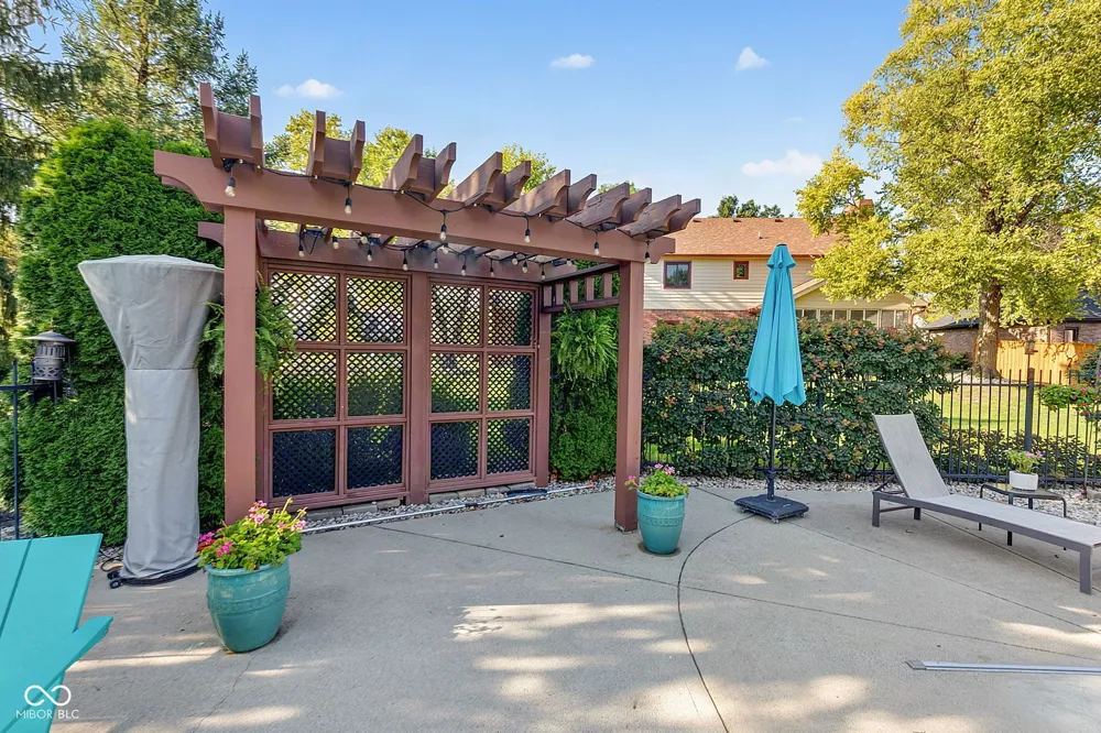 9981 Sugarleaf Place Fishers, IN 46038