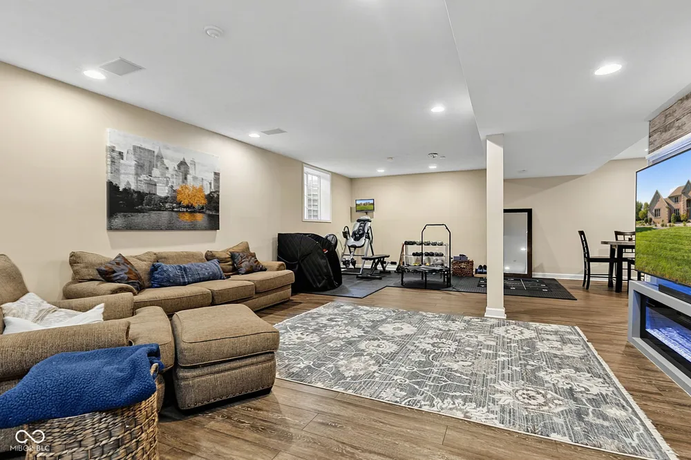 9981 Sugarleaf Place Fishers, IN 46038