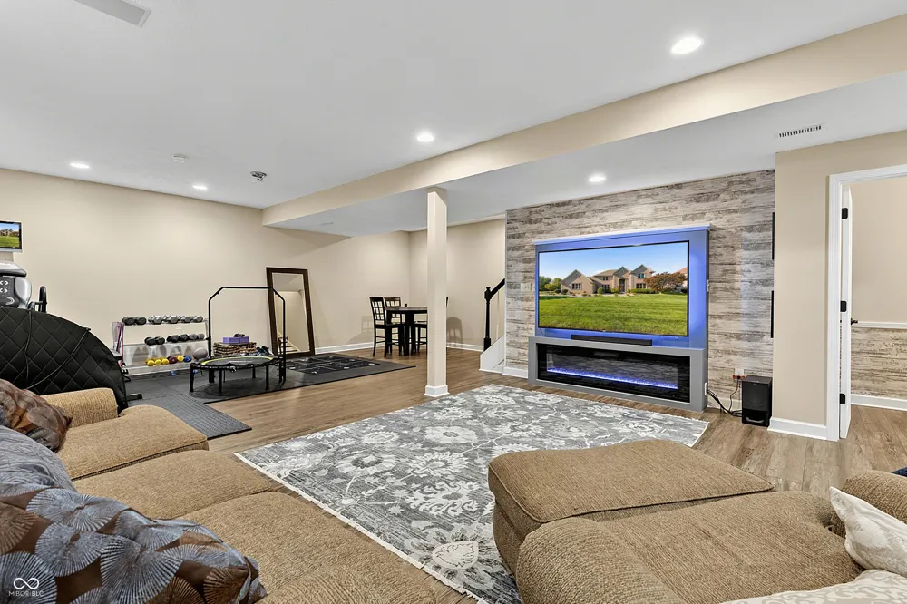 9981 Sugarleaf Place Fishers, IN 46038