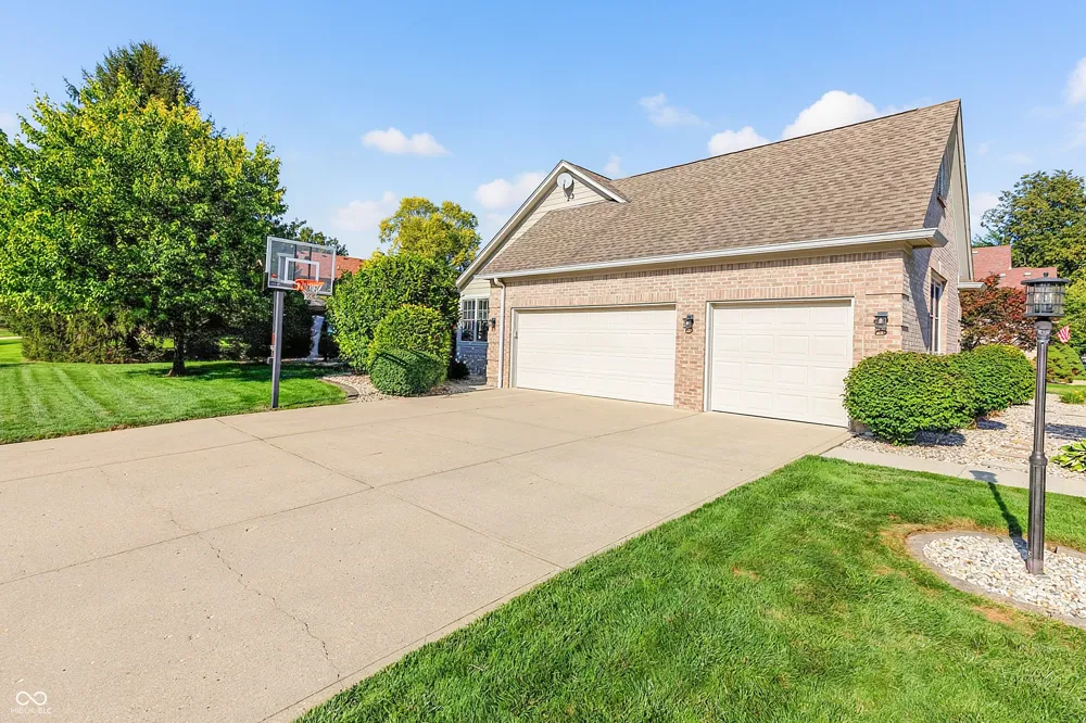 9981 Sugarleaf Place Fishers, IN 46038