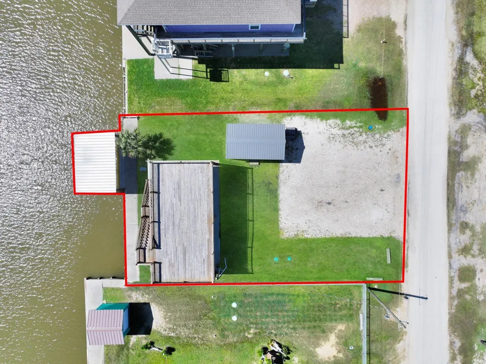 1515 Mabry Street Gilchrist, TX 77617