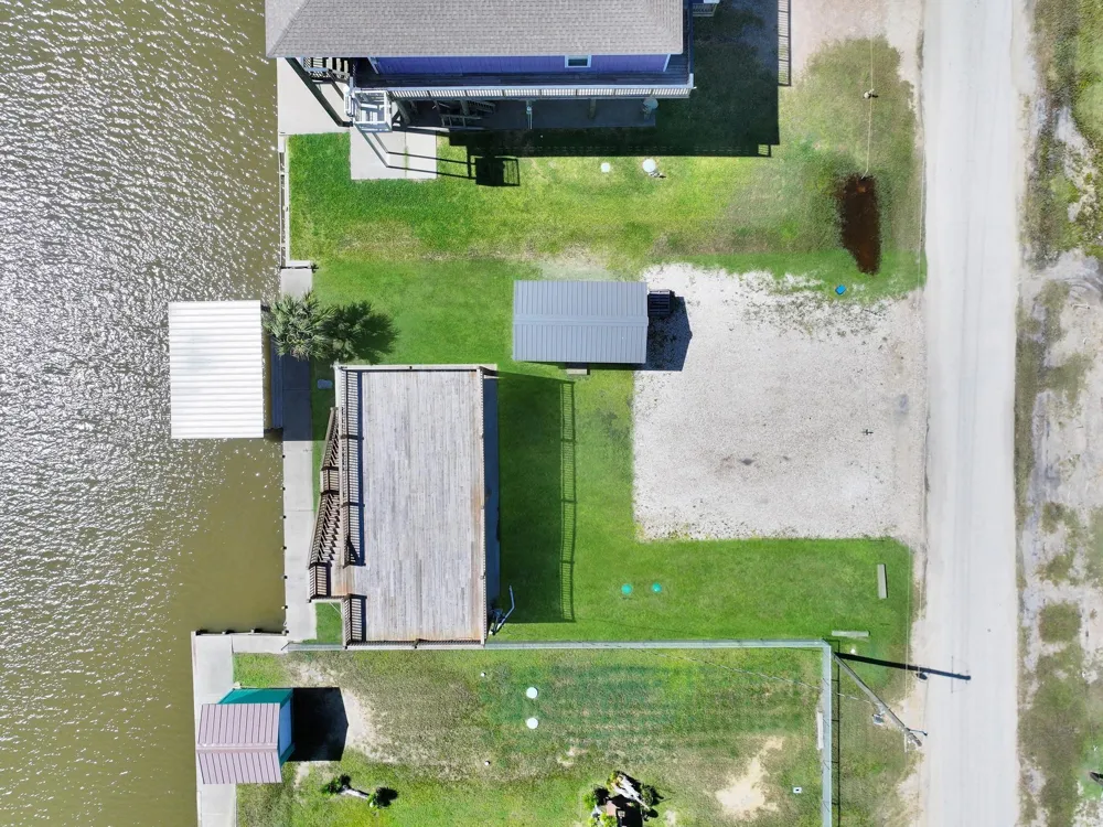 1515 Mabry Street Gilchrist, TX 77617