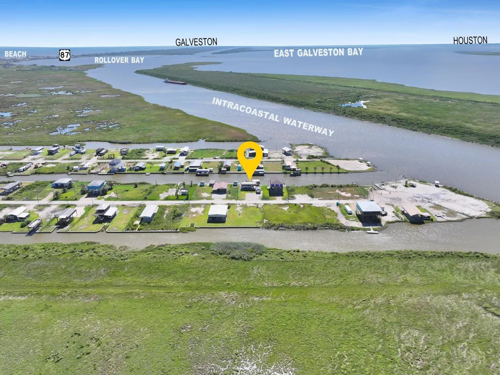 1515 Mabry Street Gilchrist, TX 77617
