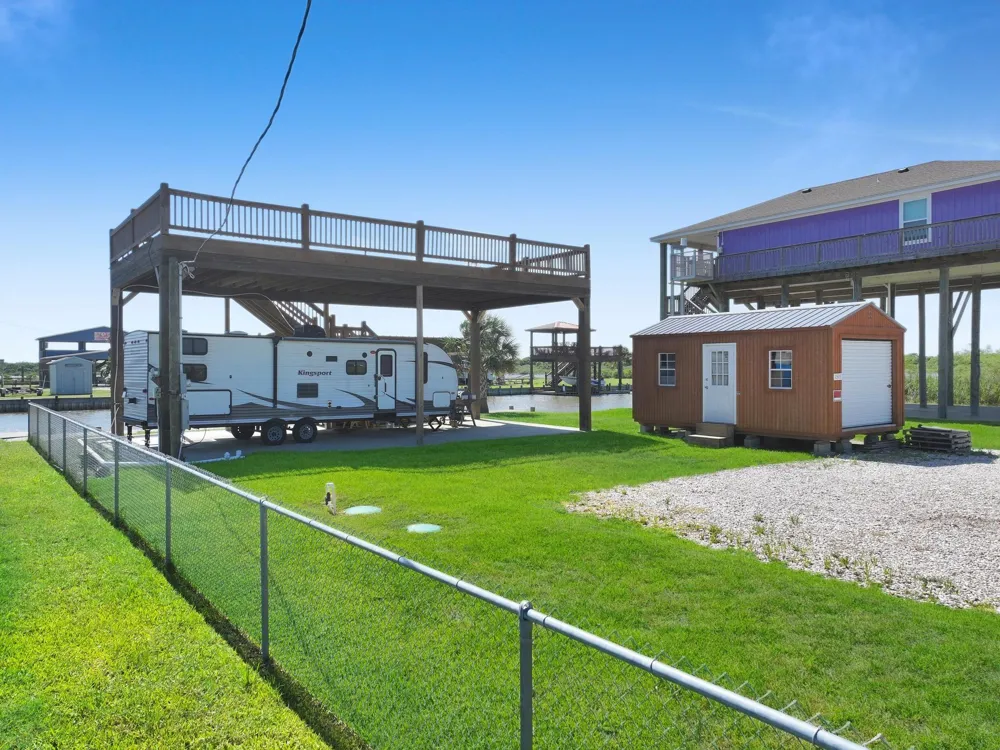 1515 Mabry Street Gilchrist, TX 77617
