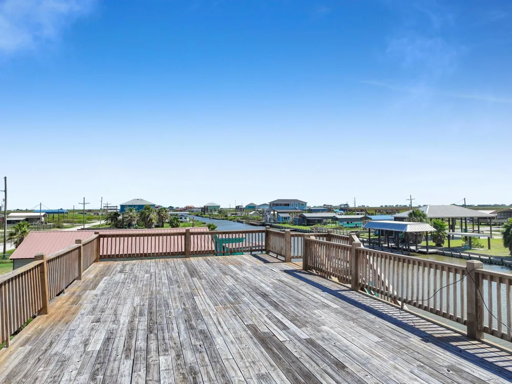 1515 Mabry Street Gilchrist, TX 77617