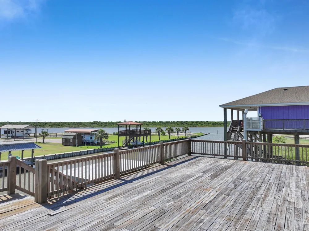 1515 Mabry Street Gilchrist, TX 77617
